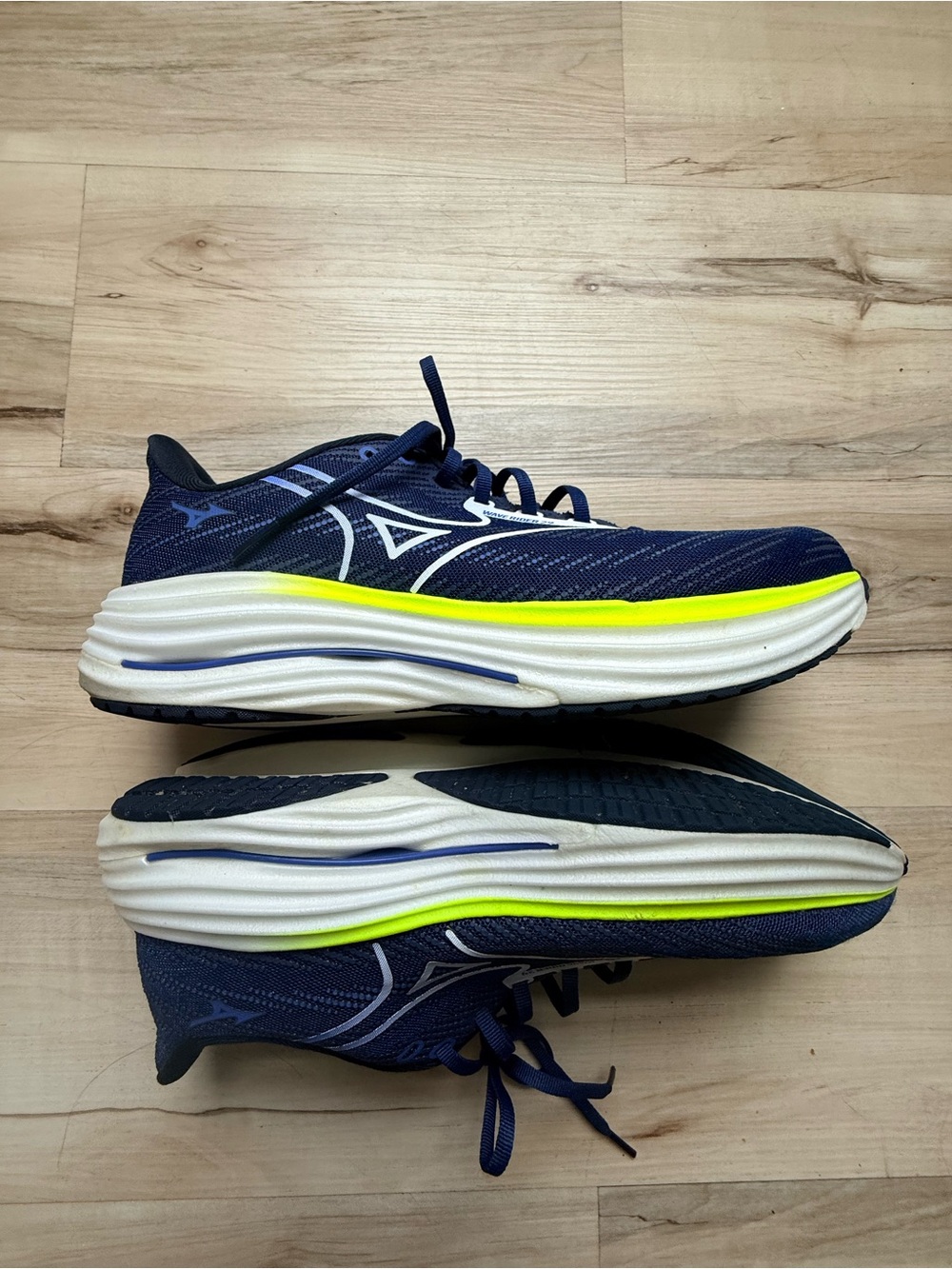 Mizuno Wave Rider 29 navy running shoes men with bright yellow-green midsole - Picture 9 of 10